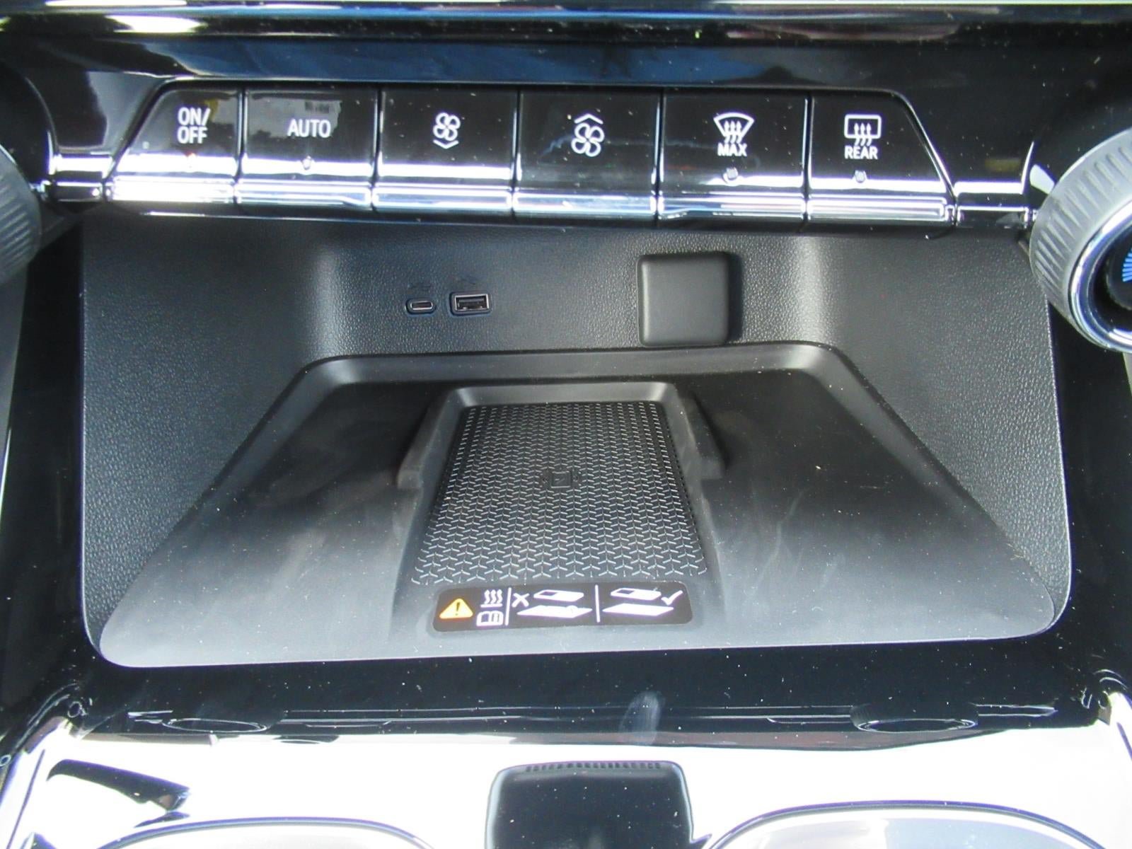New 2026 Chevrolet Traverse RS w/ LPO, Floor Liner Package FWD image 28