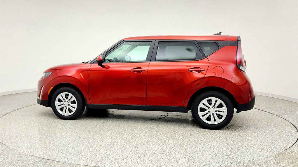 Used 2025 Kia Soul LX FWD image 8