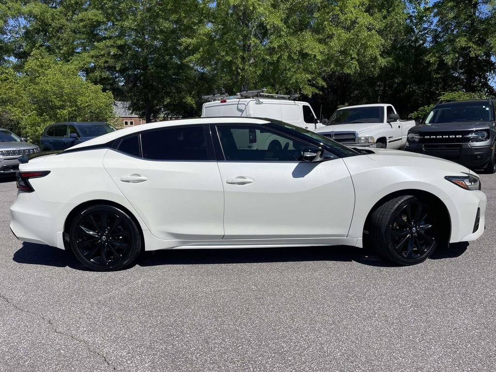Used 2023 Nissan Maxima SR w/ Sport Mat Group FWD image 2