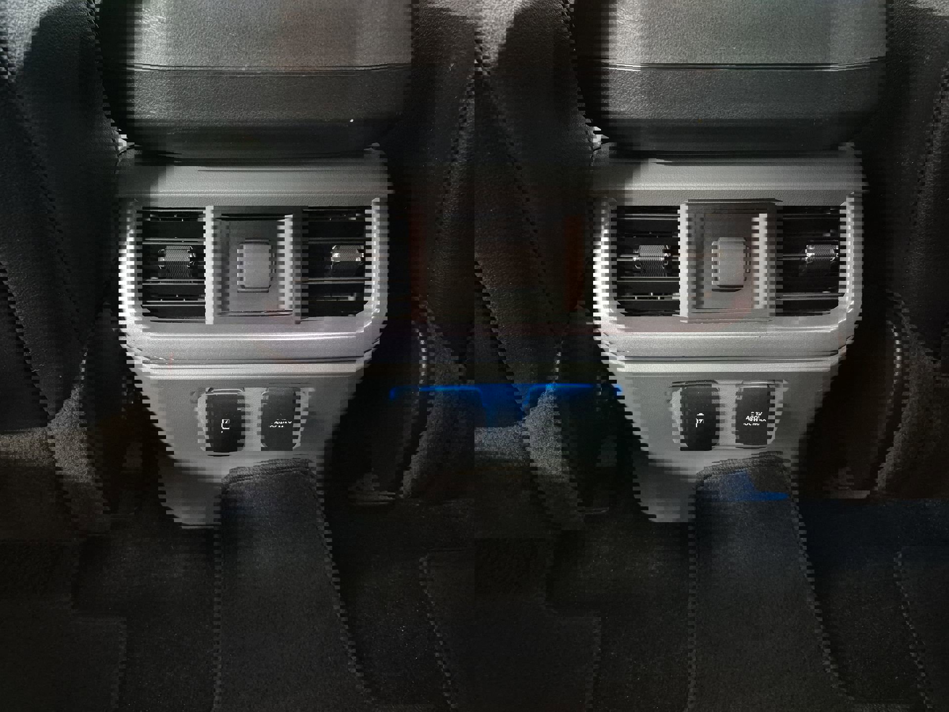 Used 2023 Ford F150 Lariat w/ Max Trailer Tow Package image 23