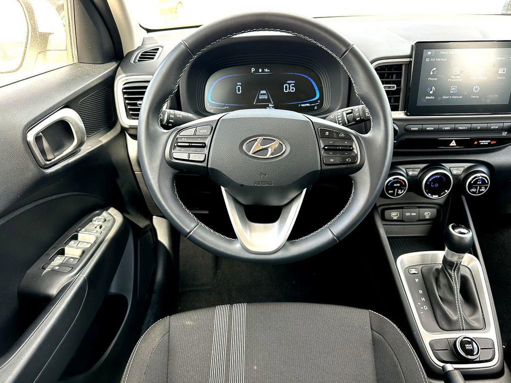 Used 2025 Hyundai Venue SEL image 23