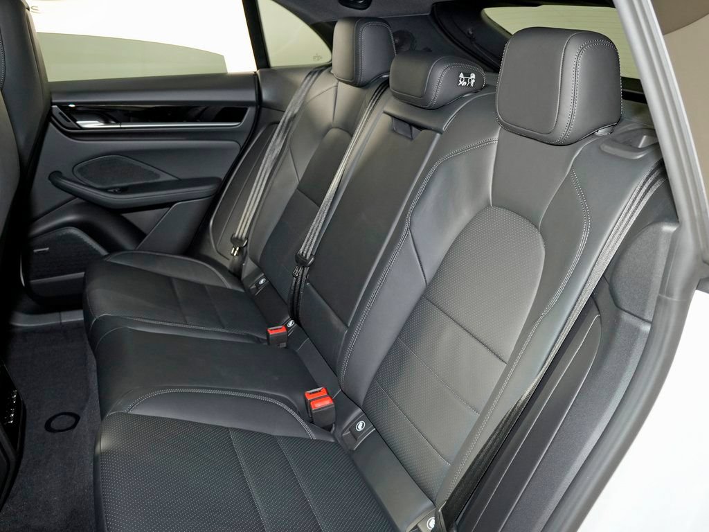 Certified 2026 Porsche Macan 4 Electric AWD/4WD image 34