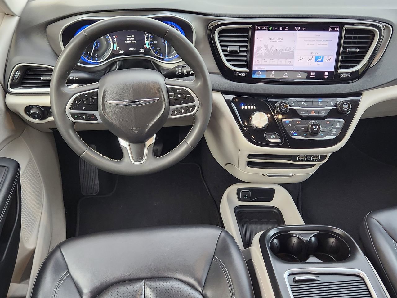 Used 2023 Chrysler Pacifica Touring-L FWD image 25