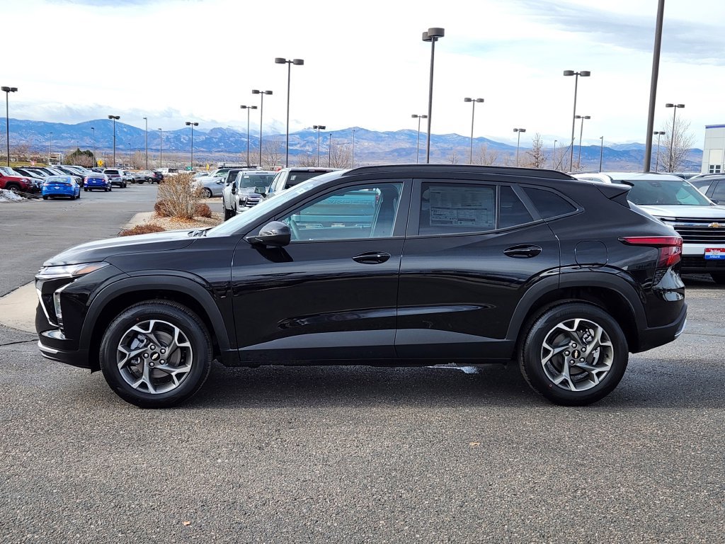 New 2026 Chevrolet Trax LT w/ Driver Confidence Package FWD image 2