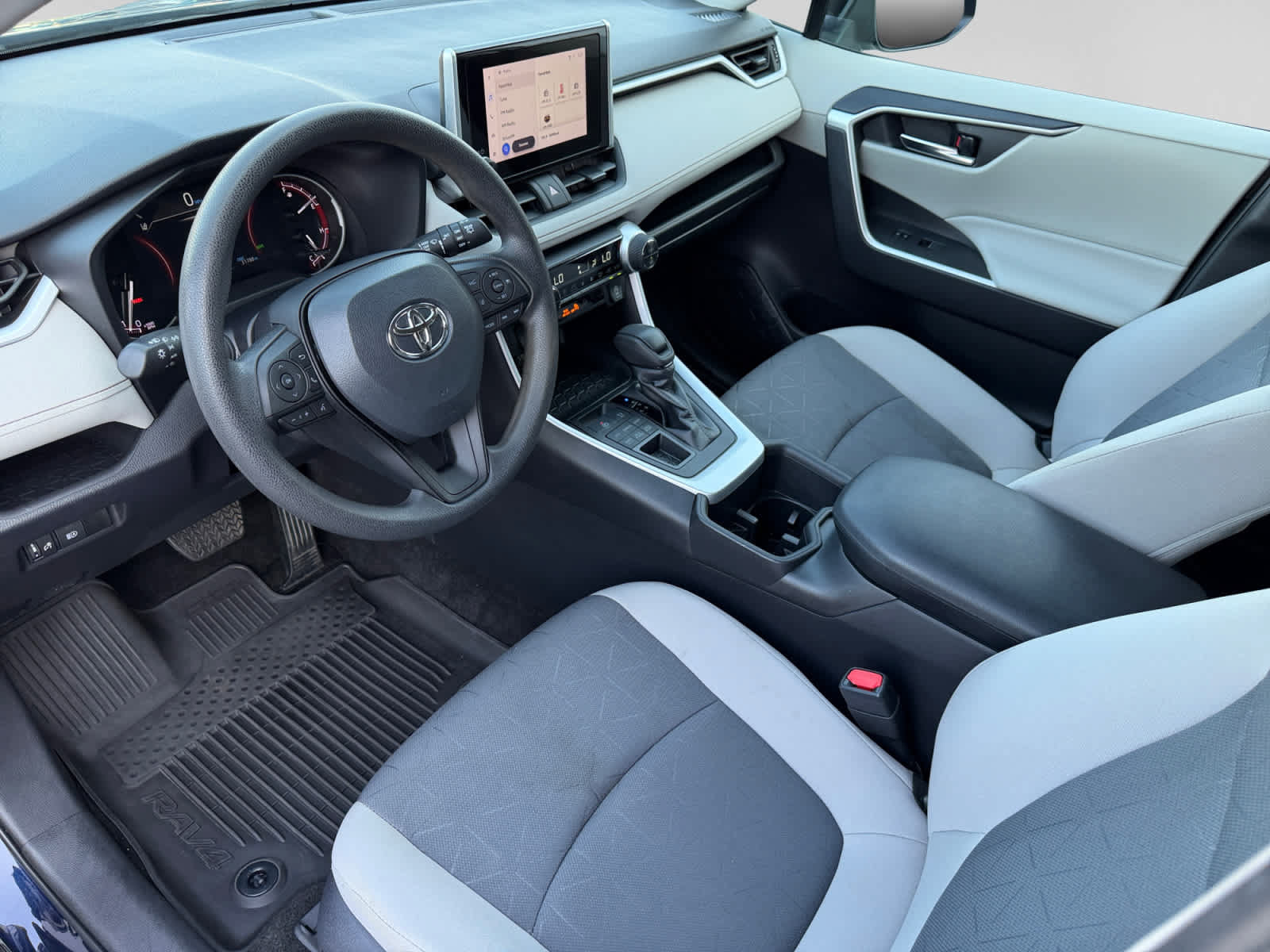 Used 2024 Toyota RAV4 XLE AWD/4WD image 10