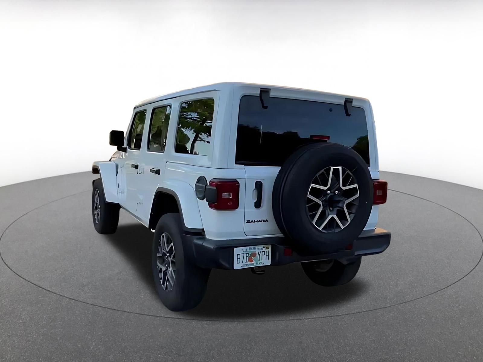 Used 2025 Jeep Wrangler Unlimited Sahara AWD/4WD image 12