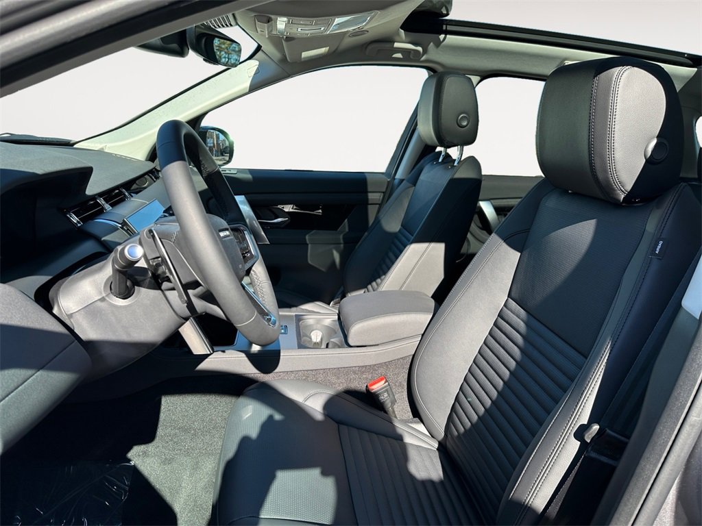 New 2025 Land Rover Discovery Sport S image 9
