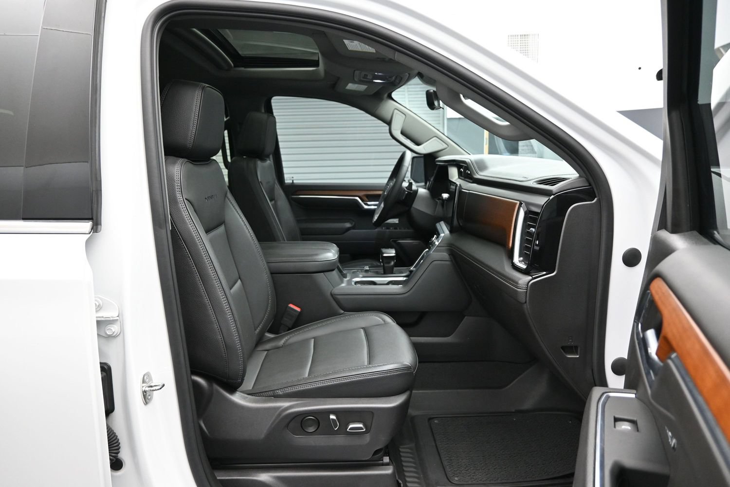 Used 2023 GMC Sierra 1500 Denali w/ Denali Reserve Package AWD/4WD image 13