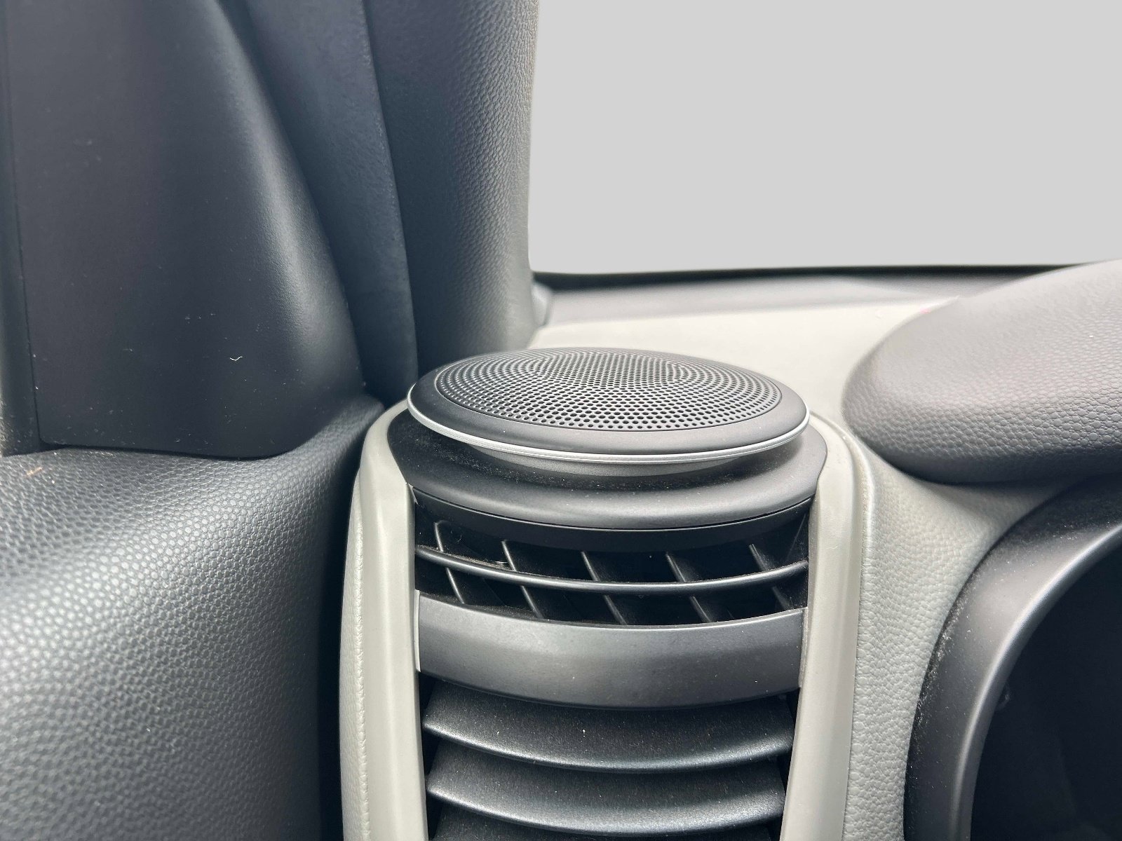 Used 2018 Kia Soul Base Auto FWD image 28