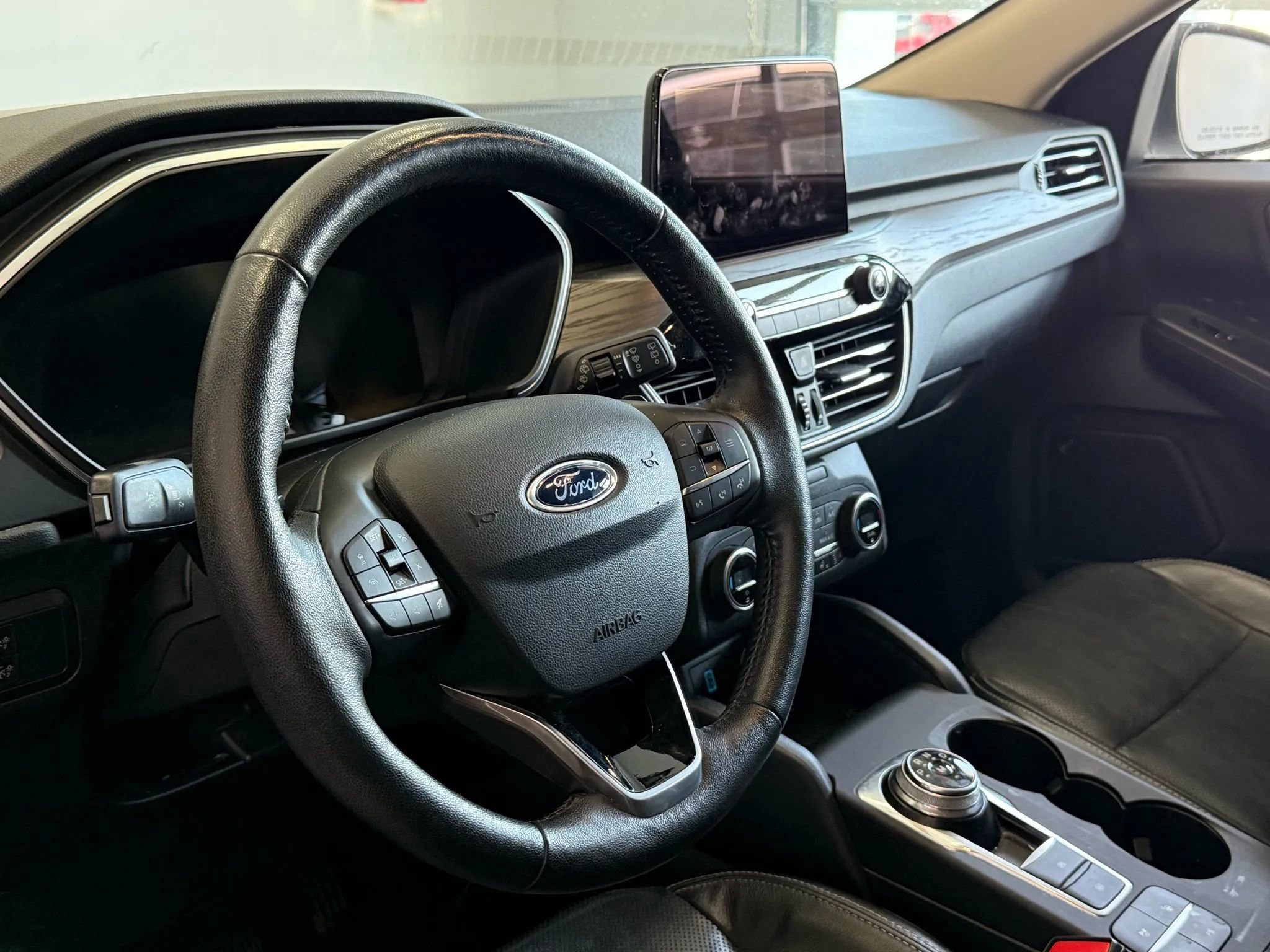 Used 2020 Ford Escape Titanium w/ Titanium Premium Package 2.0 image 9