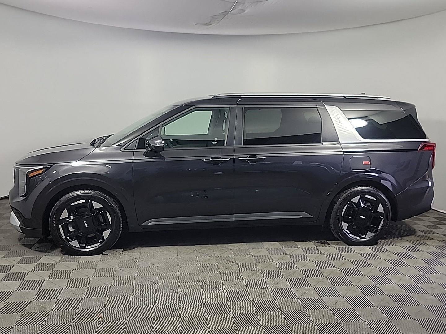 Certified 2026 Kia Carnival EX FWD image 11