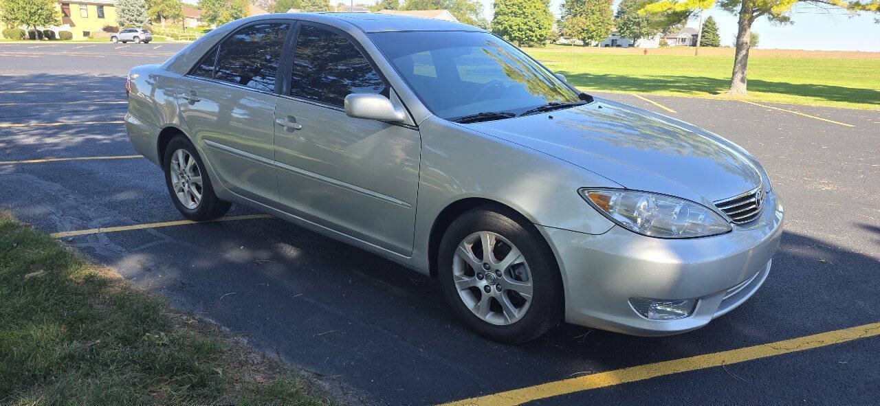 Used 2005 Toyota Camry LE FWD image 1