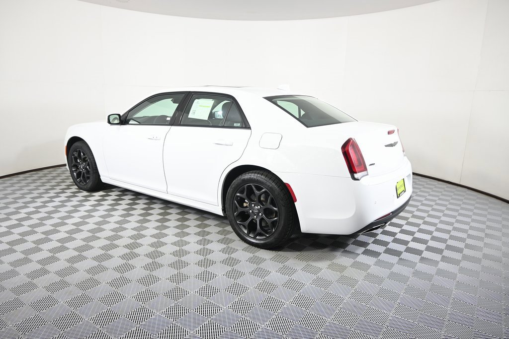 Used 2023 Chrysler 300 Touring L w/ Popular Equipment Group image 4