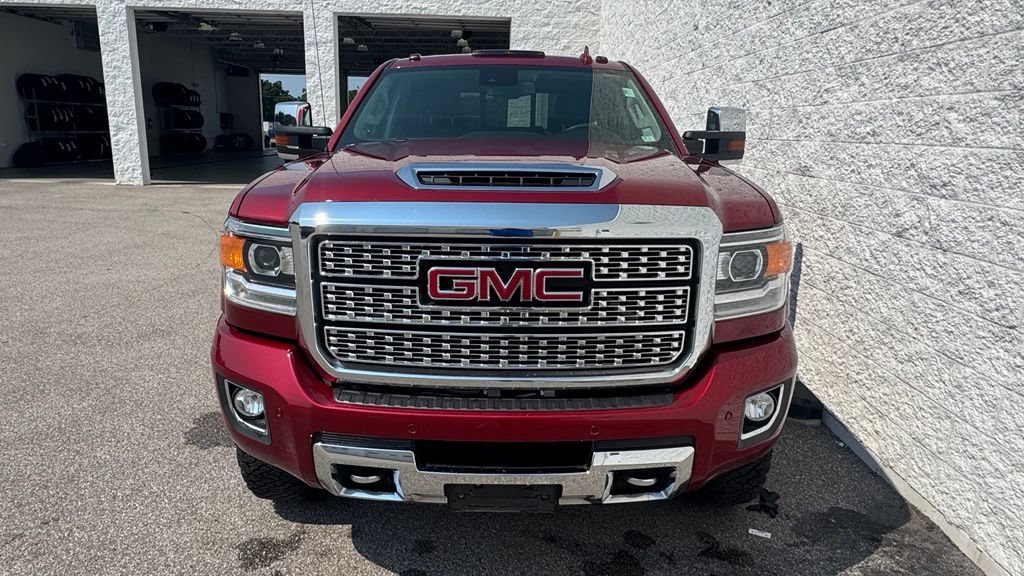 Used 2019 GMC Sierra 2500 Denali w/ Duramax Plus Package AWD/4WD image 3