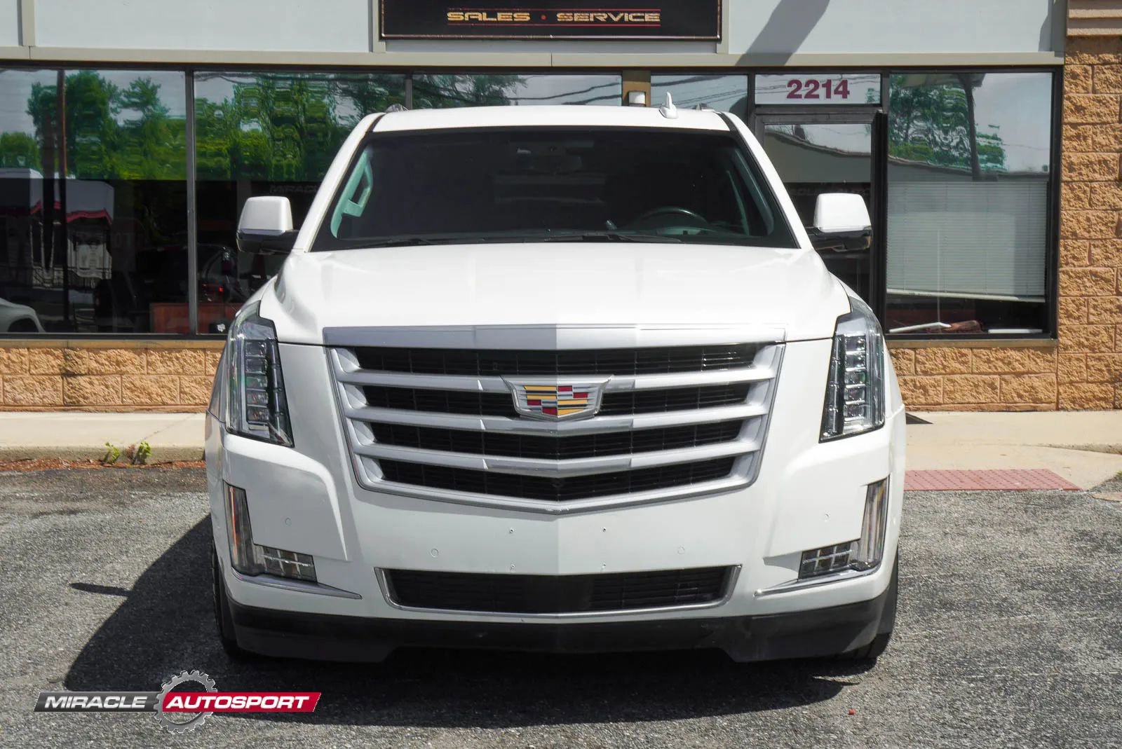 Used 2018 Cadillac Escalade ESV Premium Luxury AWD/4WD image 2