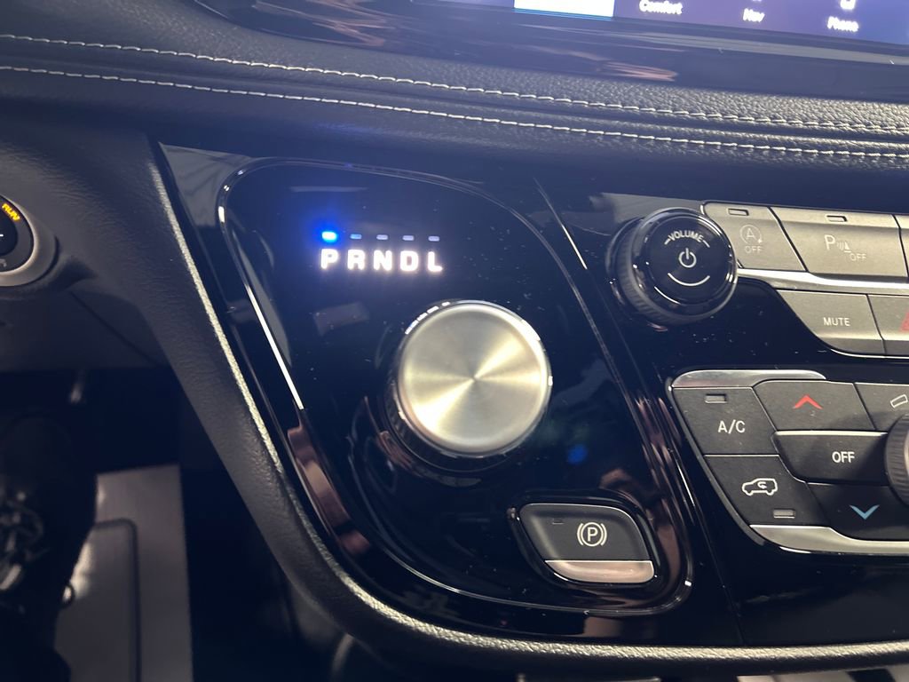 New 2027 Chrysler Pacifica Select FWD image 18