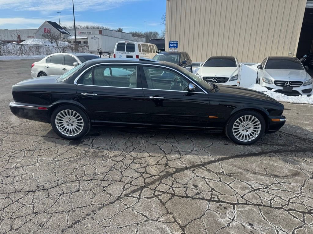 Used 2005 Jaguar XJ8 image 11