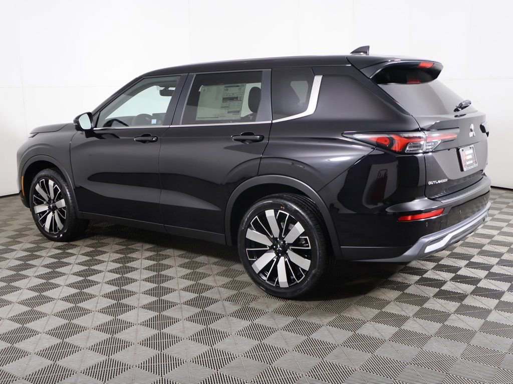 New 2026 Mitsubishi Outlander SE image 15