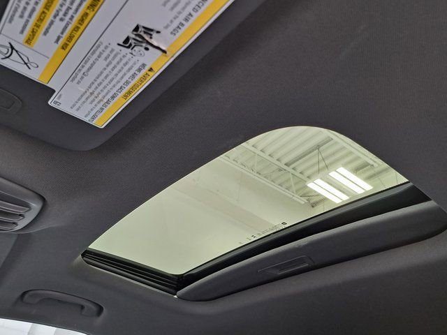 Used 2024 Chevrolet Trax RS w/ Sunroof Package image 23