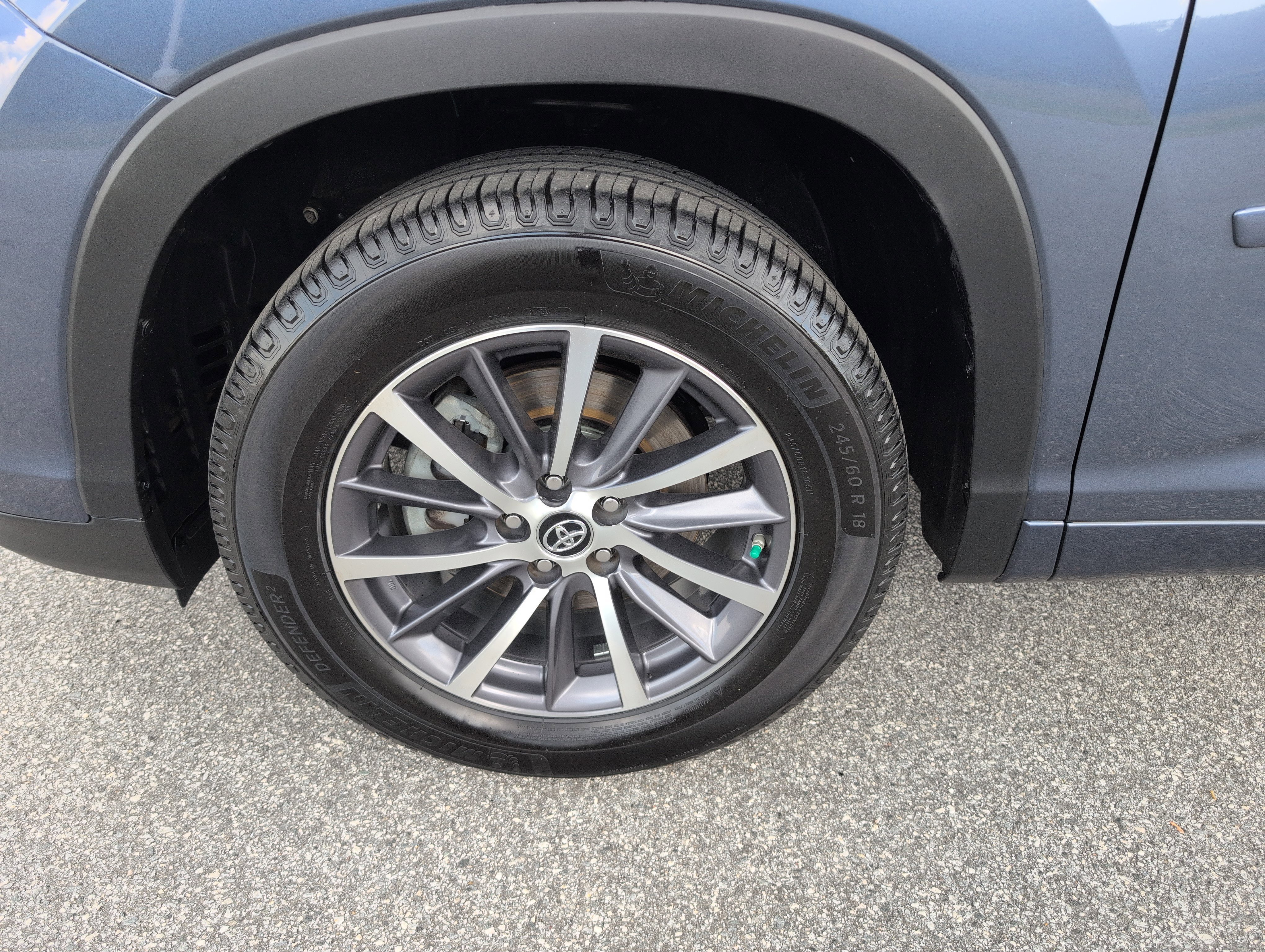 Used 2018 Toyota Highlander XLE image 2