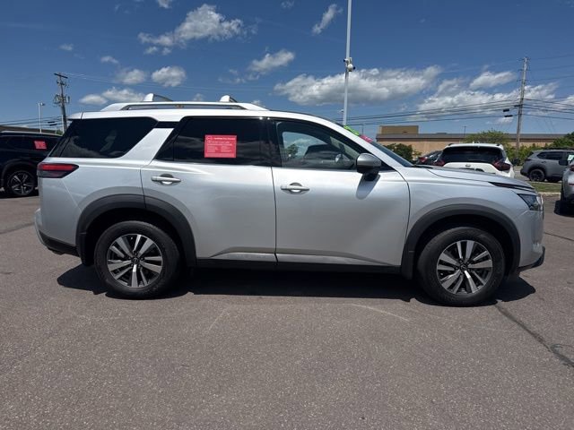 Certified 2024 Nissan Pathfinder SL AWD/4WD image 4
