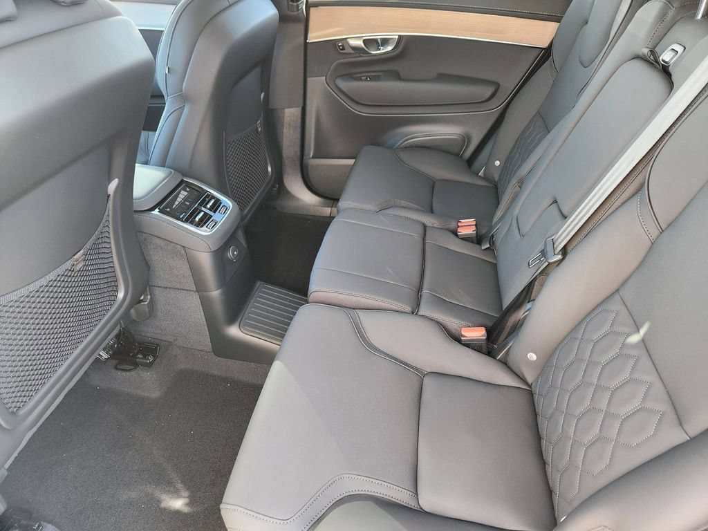 New 2026 Volvo XC90 T8 Plus w/ Protection Package Premier AWD/4WD image 18