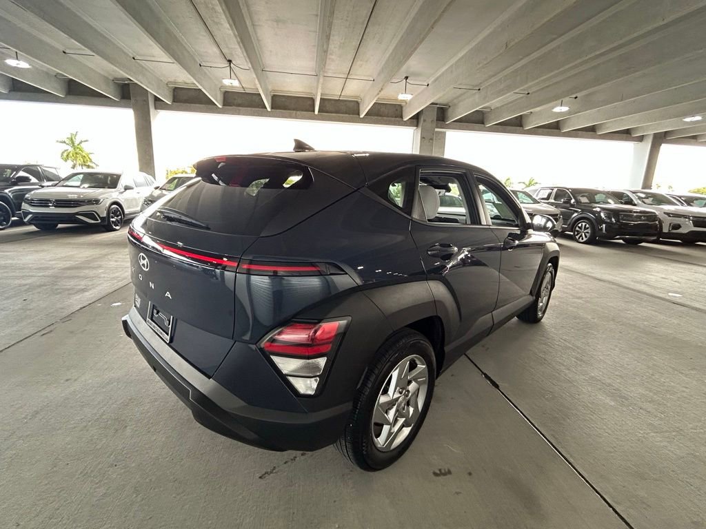 Used 2024 Hyundai Kona SE image 5