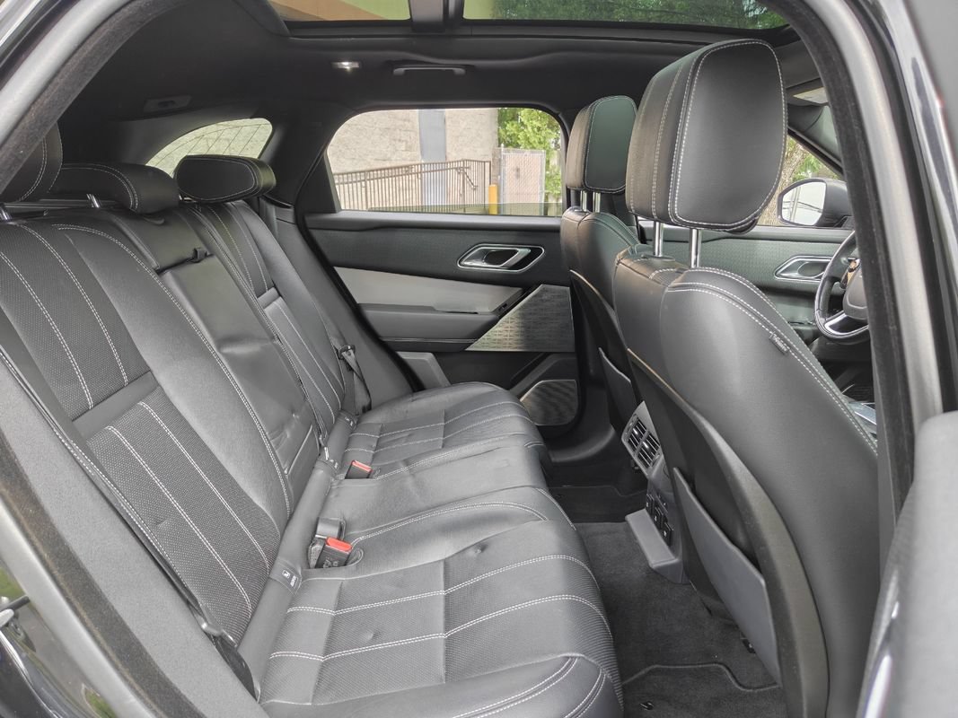 Used 2018 Land Rover Range Rover Velar R-Dynamic SE AWD/4WD image 27