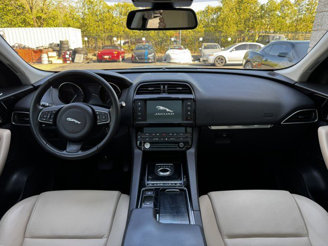 Used 2018 Jaguar F-PACE Premium AWD/4WD image 32