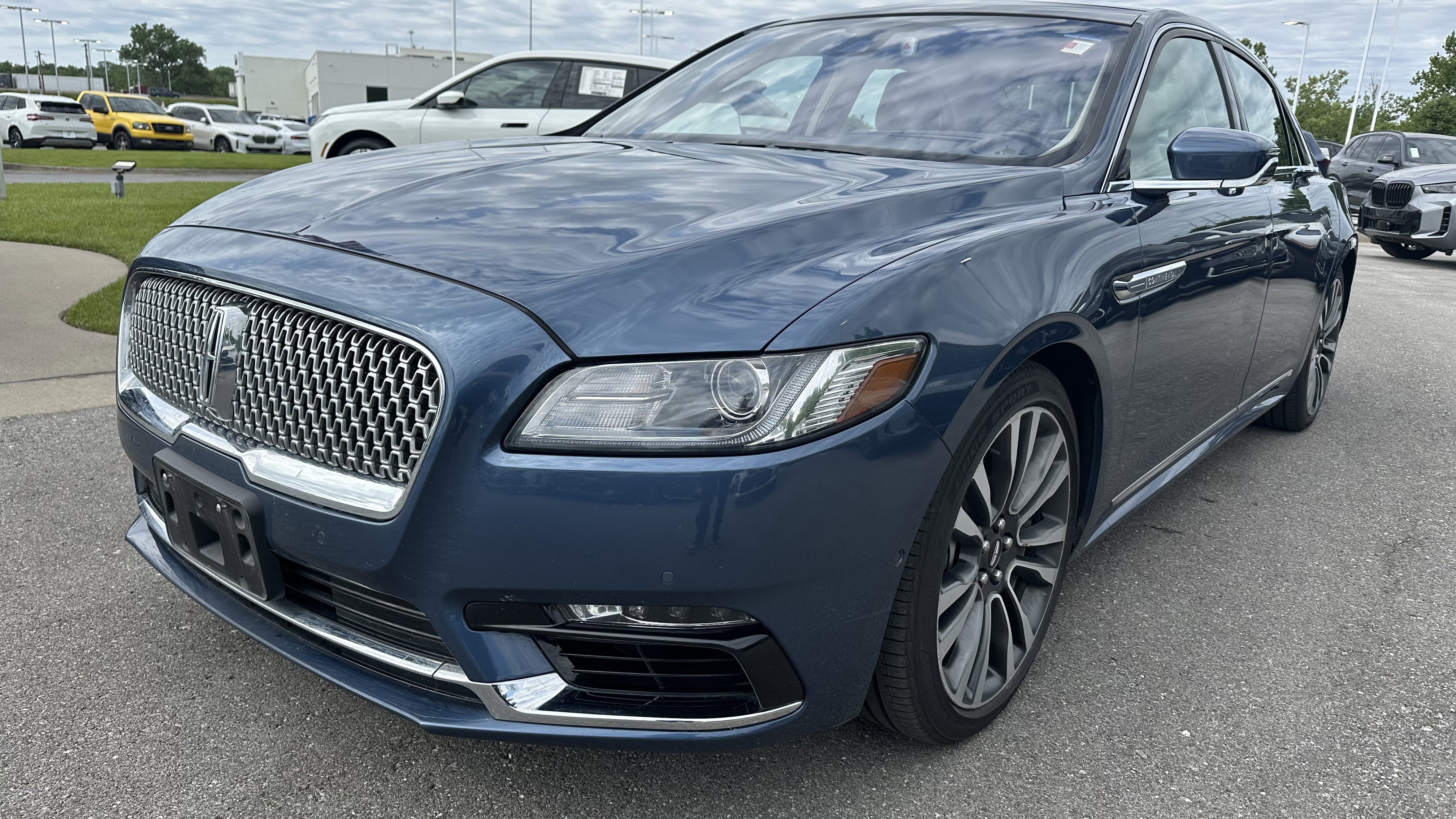 Used 2018 Lincoln Continental Reserve AWD/4WD image 5