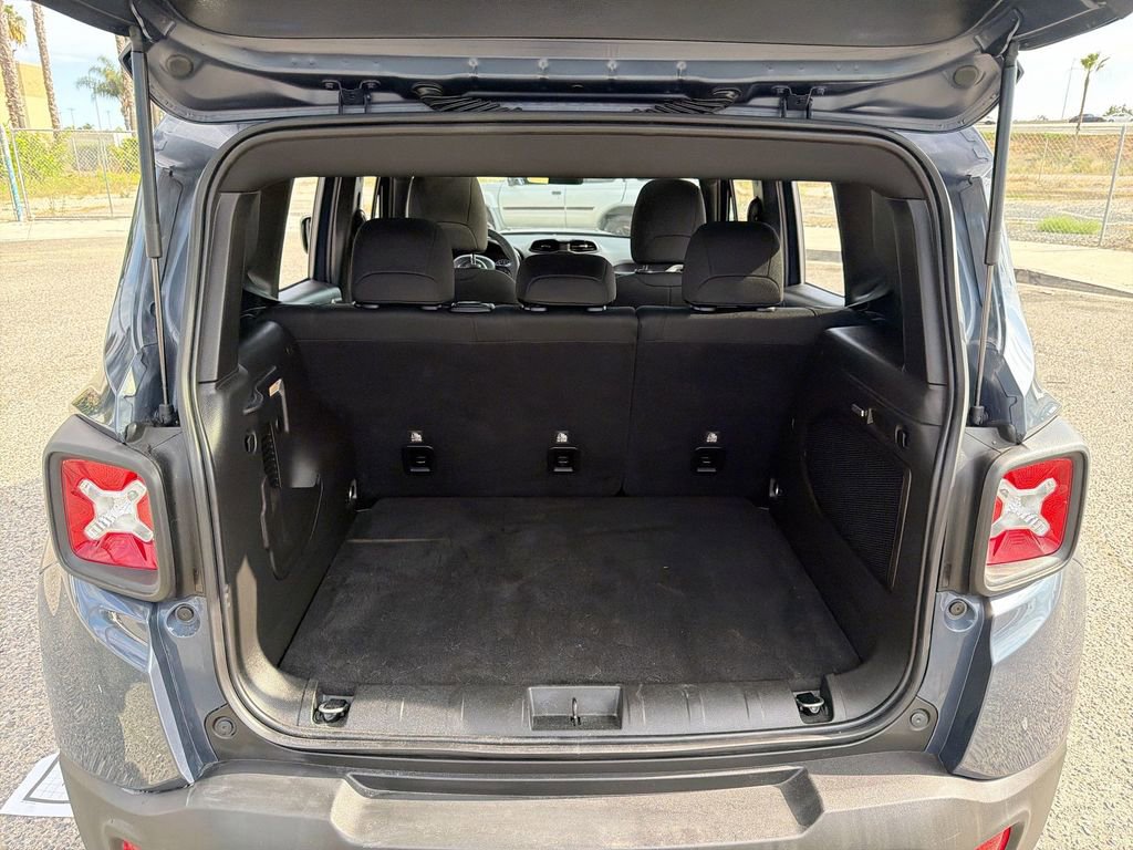 Used 2021 Jeep Renegade Latitude w/ Sun & Sound Group AWD/4WD image 21