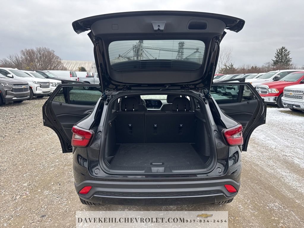 Used 2025 Chevrolet Trax RS w/ Driver Confidence Package image 13