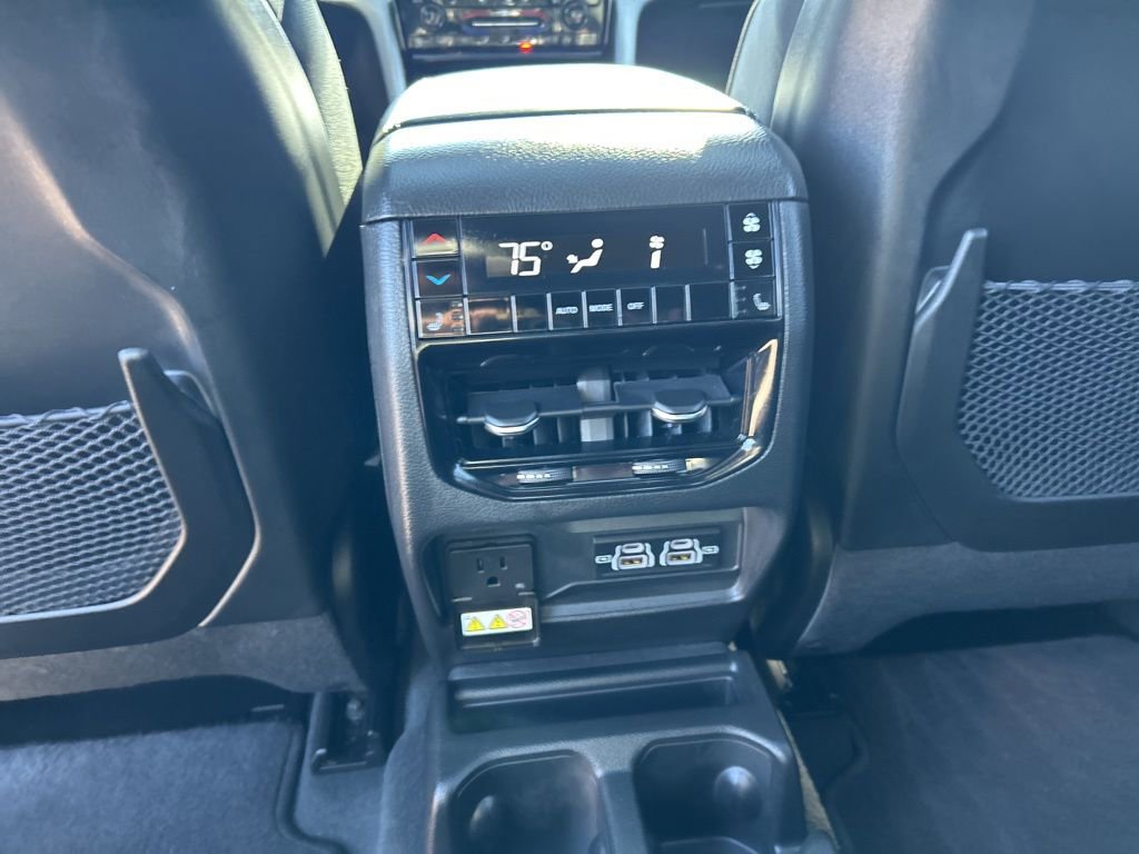 Used 2025 Jeep Grand Cherokee L Overland w/ Luxury Tech Group IV image 32