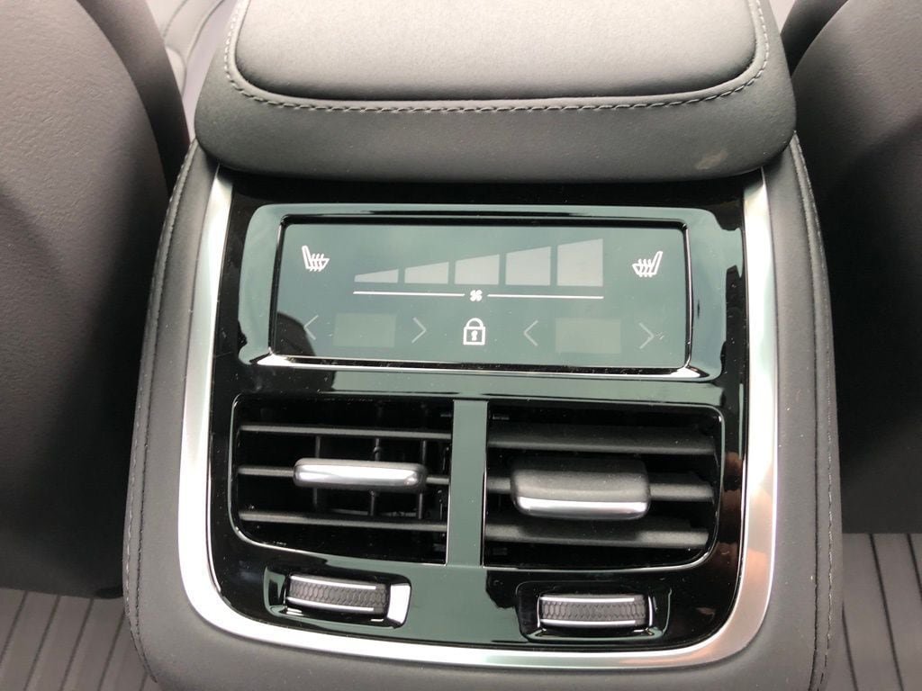 New 2026 Volvo XC90 B6 Plus w/ Protection Package Premier AWD/4WD image 33