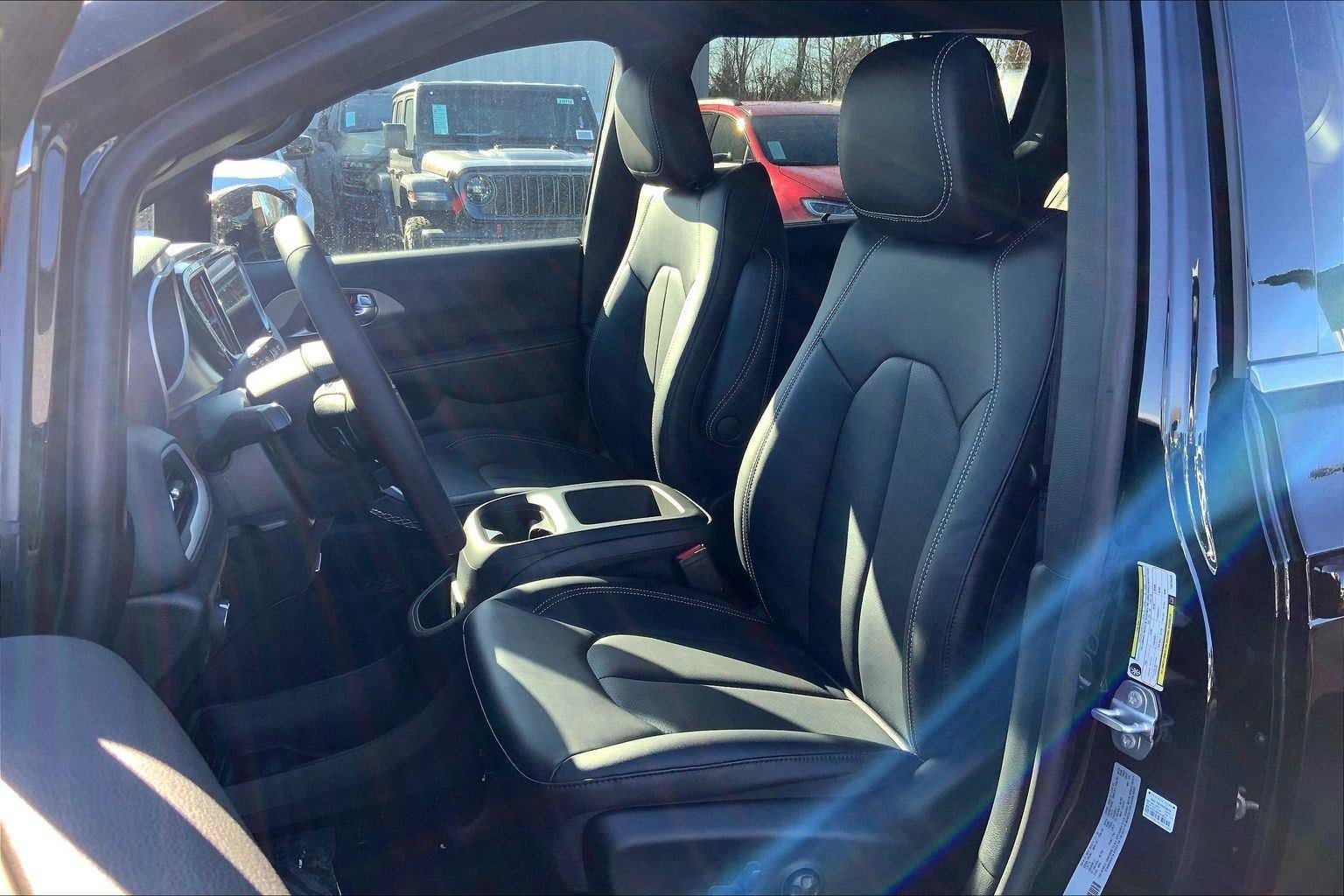 New 2026 Chrysler Voyager LX FWD image 9