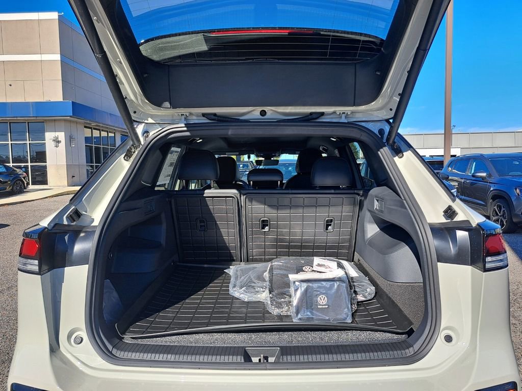 New 2026 Volkswagen Tiguan SE R-Line image 26