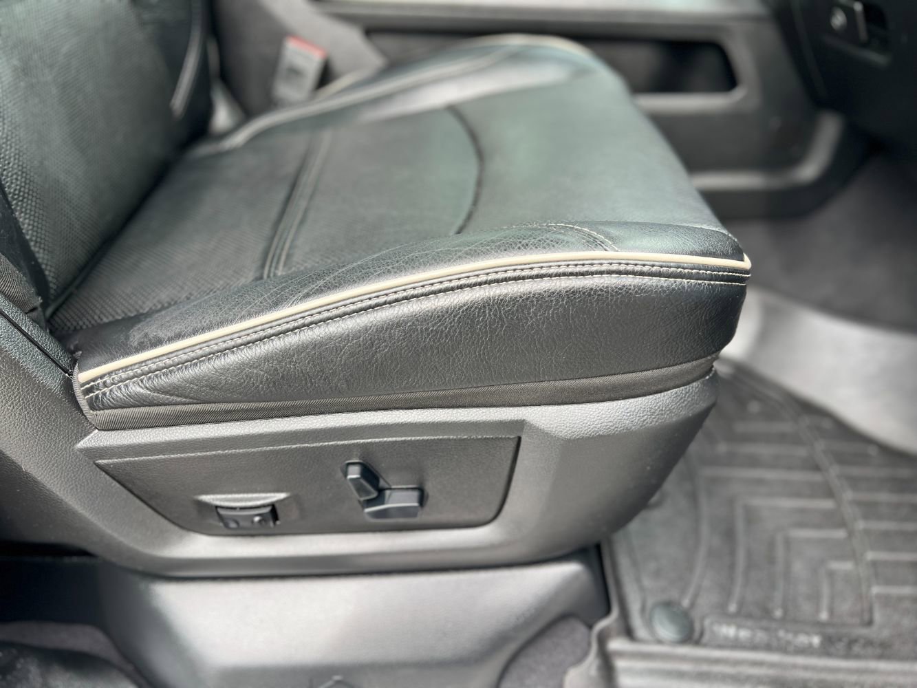 Used 2020 RAM 2500 Limited AWD/4WD image 26
