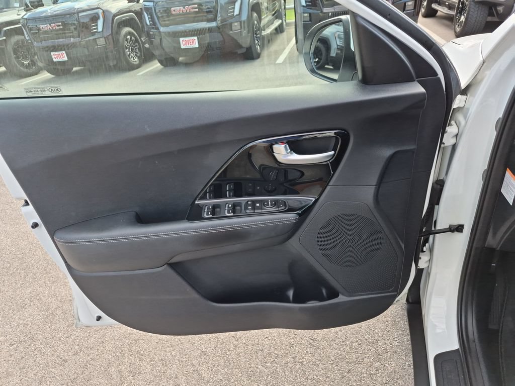 Used 2020 Kia Niro LXS FWD image 18