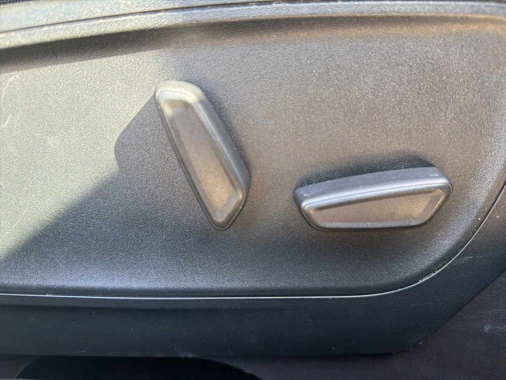 Used 2020 Ford Escape Titanium image 31