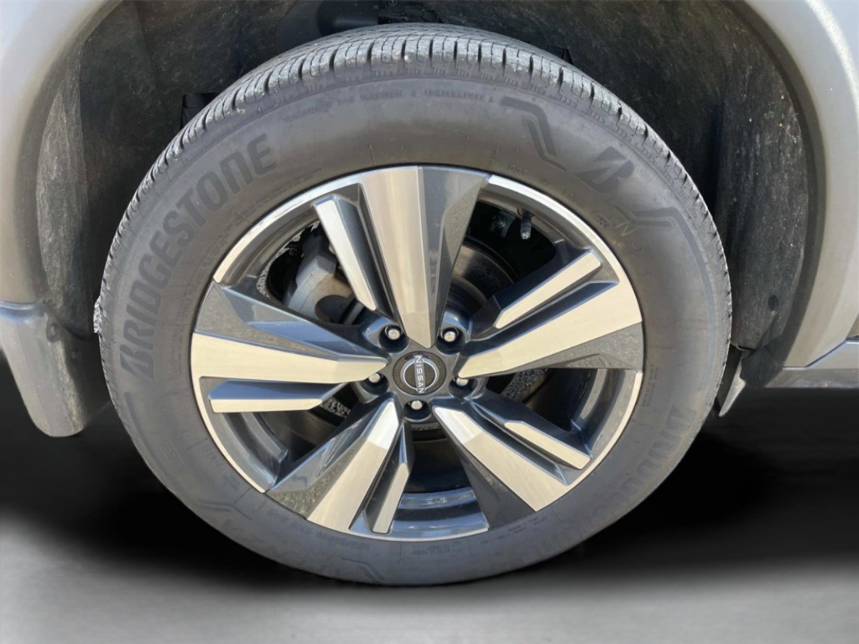 Used 2023 Nissan Rogue SL w/ SL Premium Package image 19