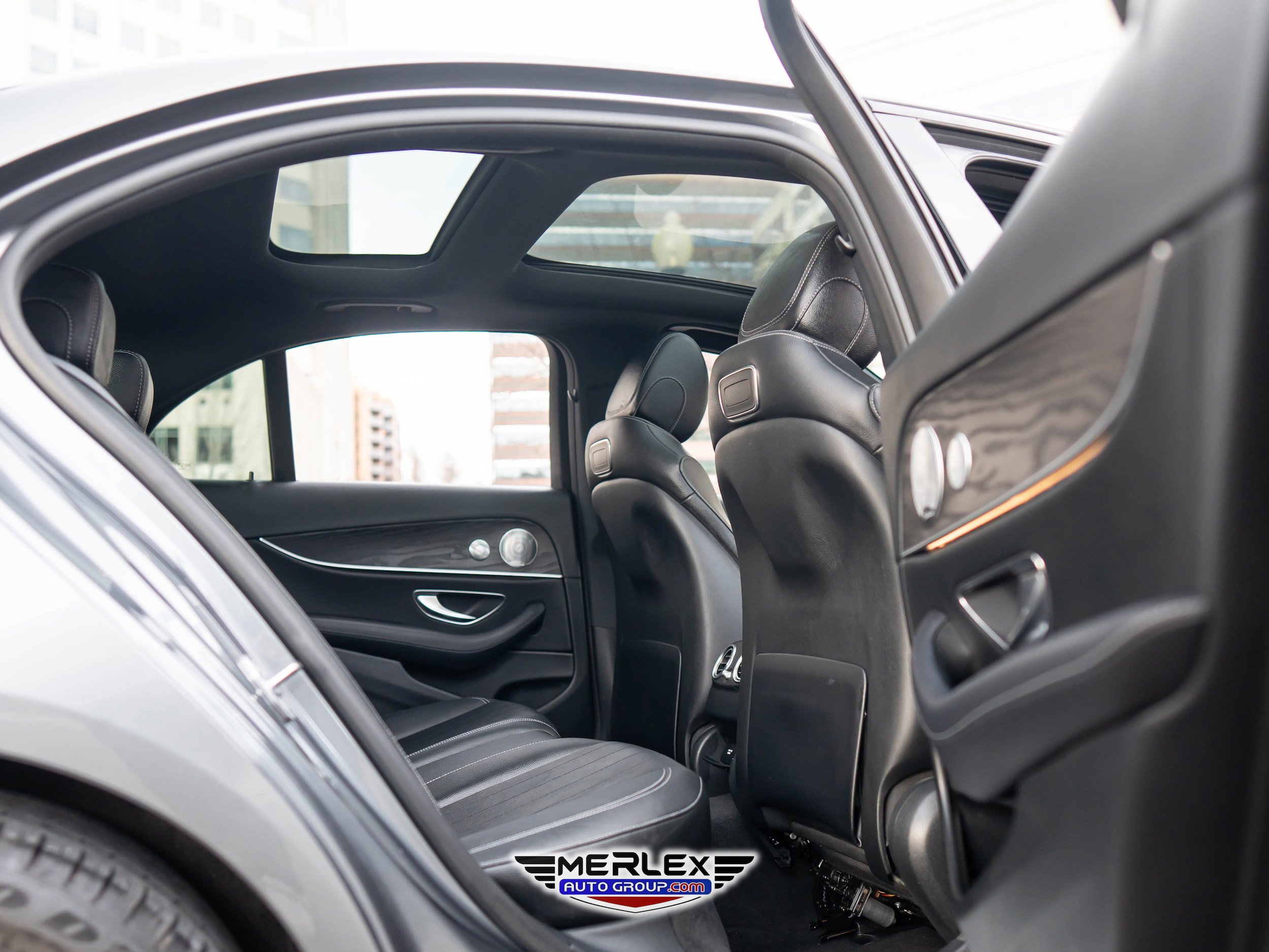 Used 2018 Mercedes-Benz E 400 4MATIC Sedan w/ Premium 3 Package image 19