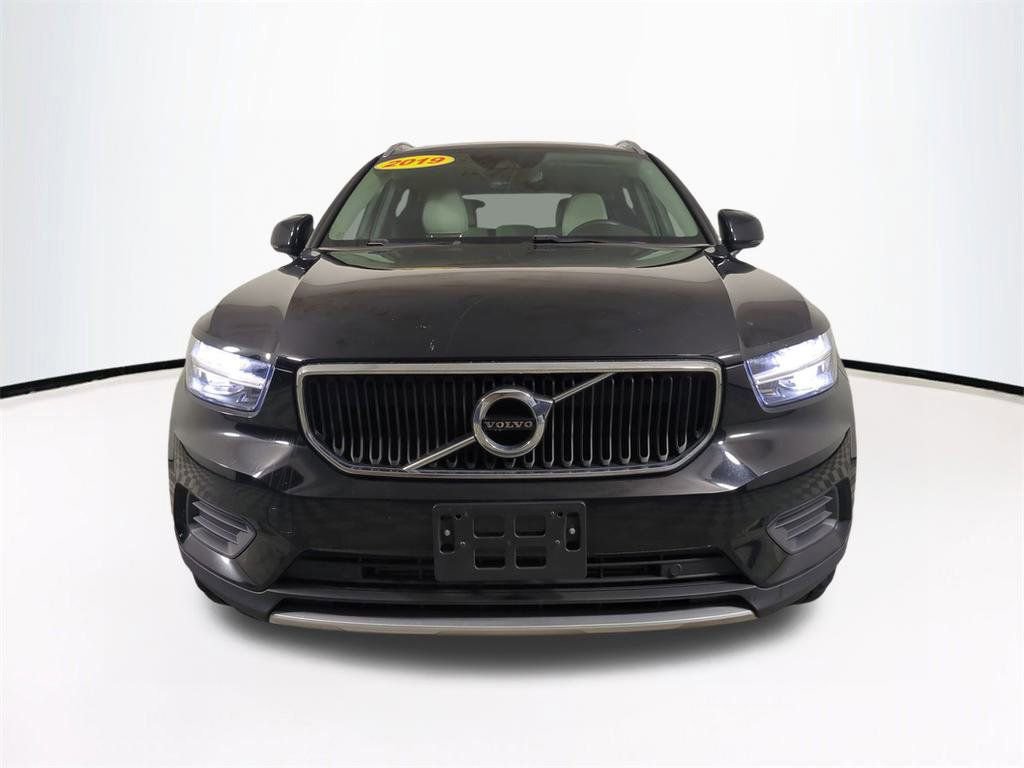 Used 2019 Volvo XC40 T5 R-Design image 3