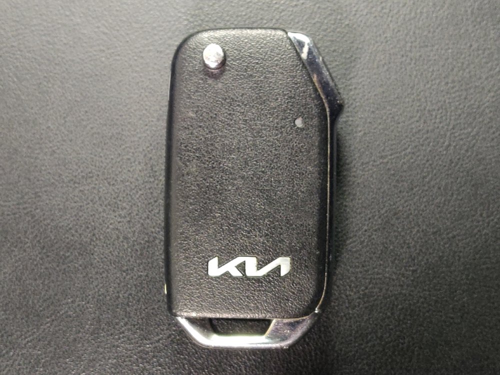 Used 2022 Kia Sorento LX image 32