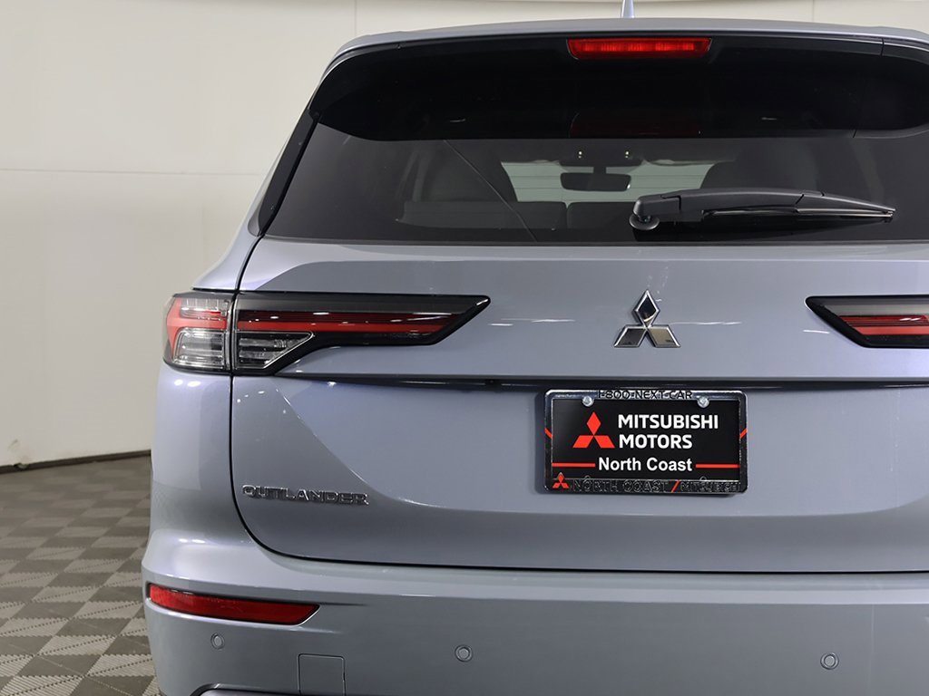 New 2026 Mitsubishi Outlander SE image 17