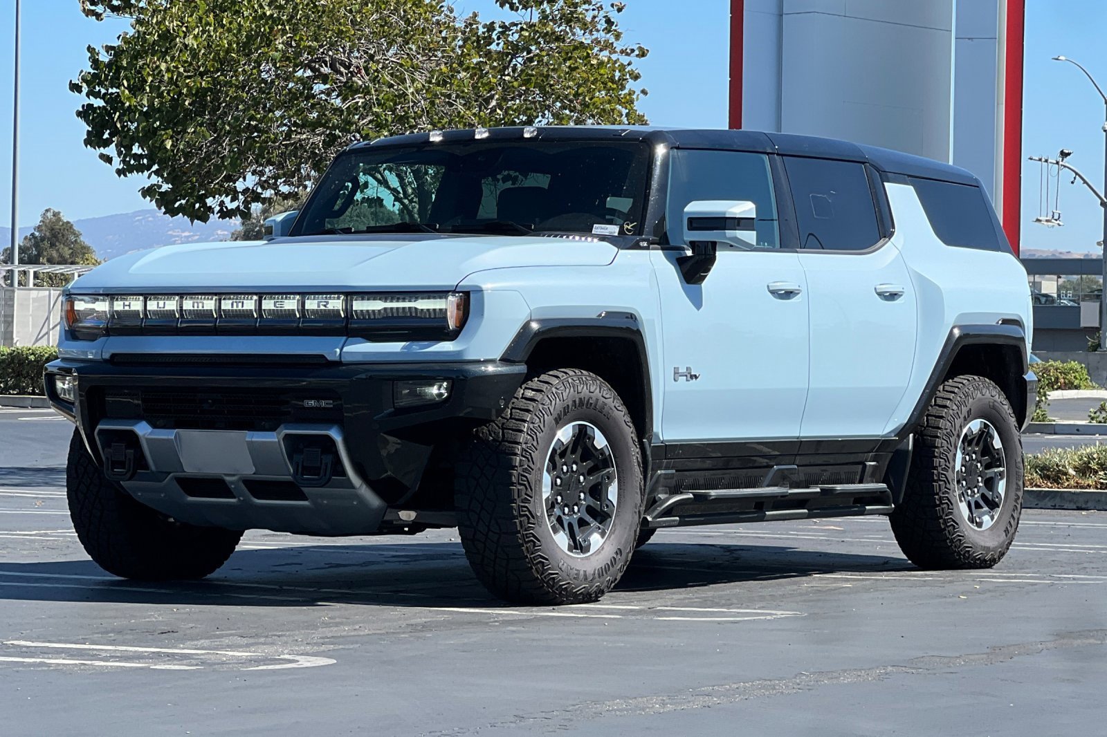 Used 2025 GMC Hummer EV 2X w/ Extreme Off-Road Package image 8