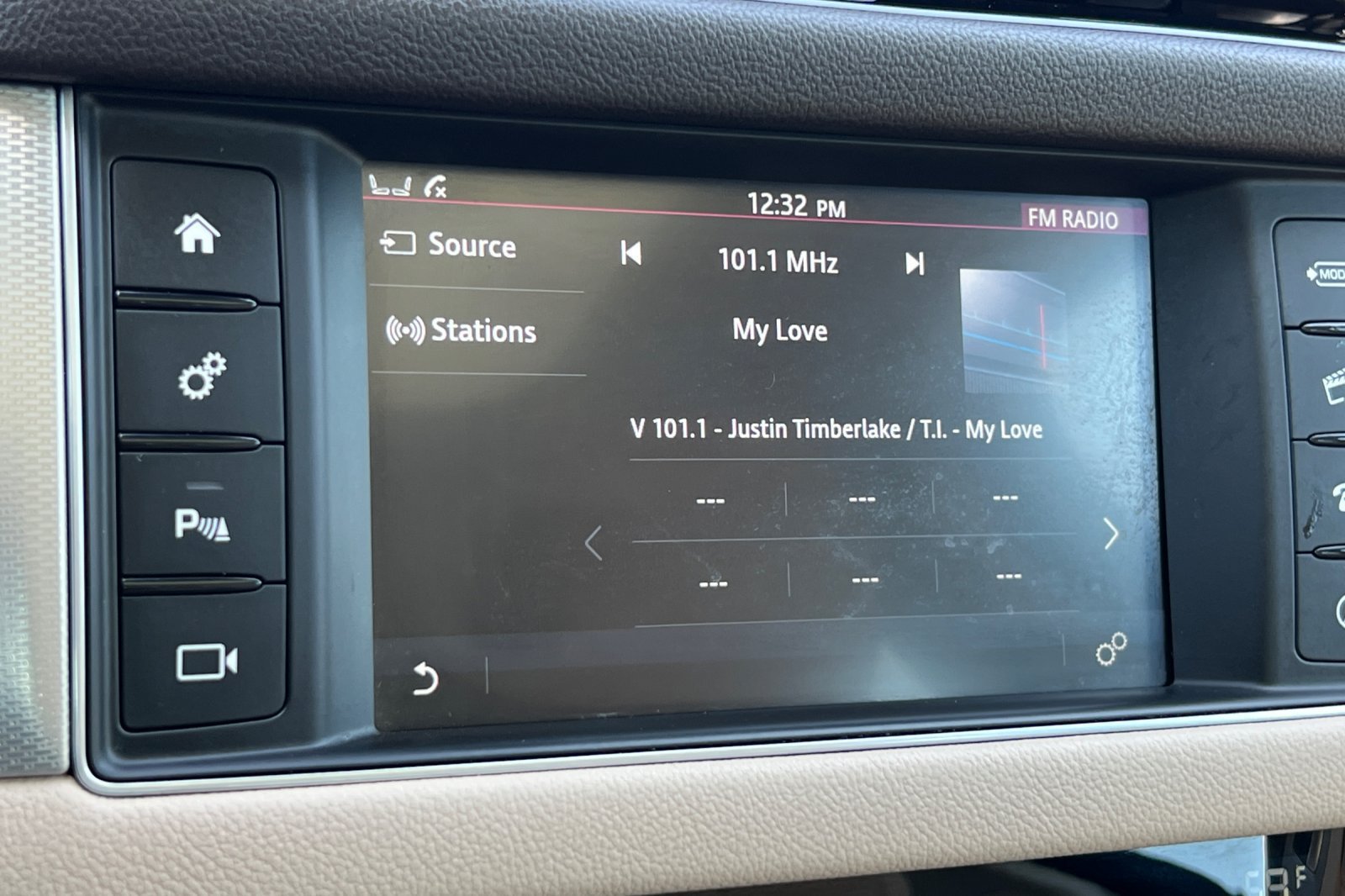 Used 2017 Jaguar XF Prestige RWD image 18
