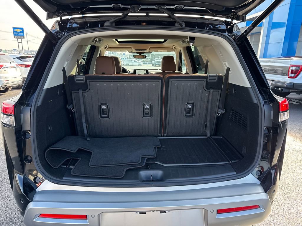 Used 2025 Nissan Pathfinder Platinum image 29