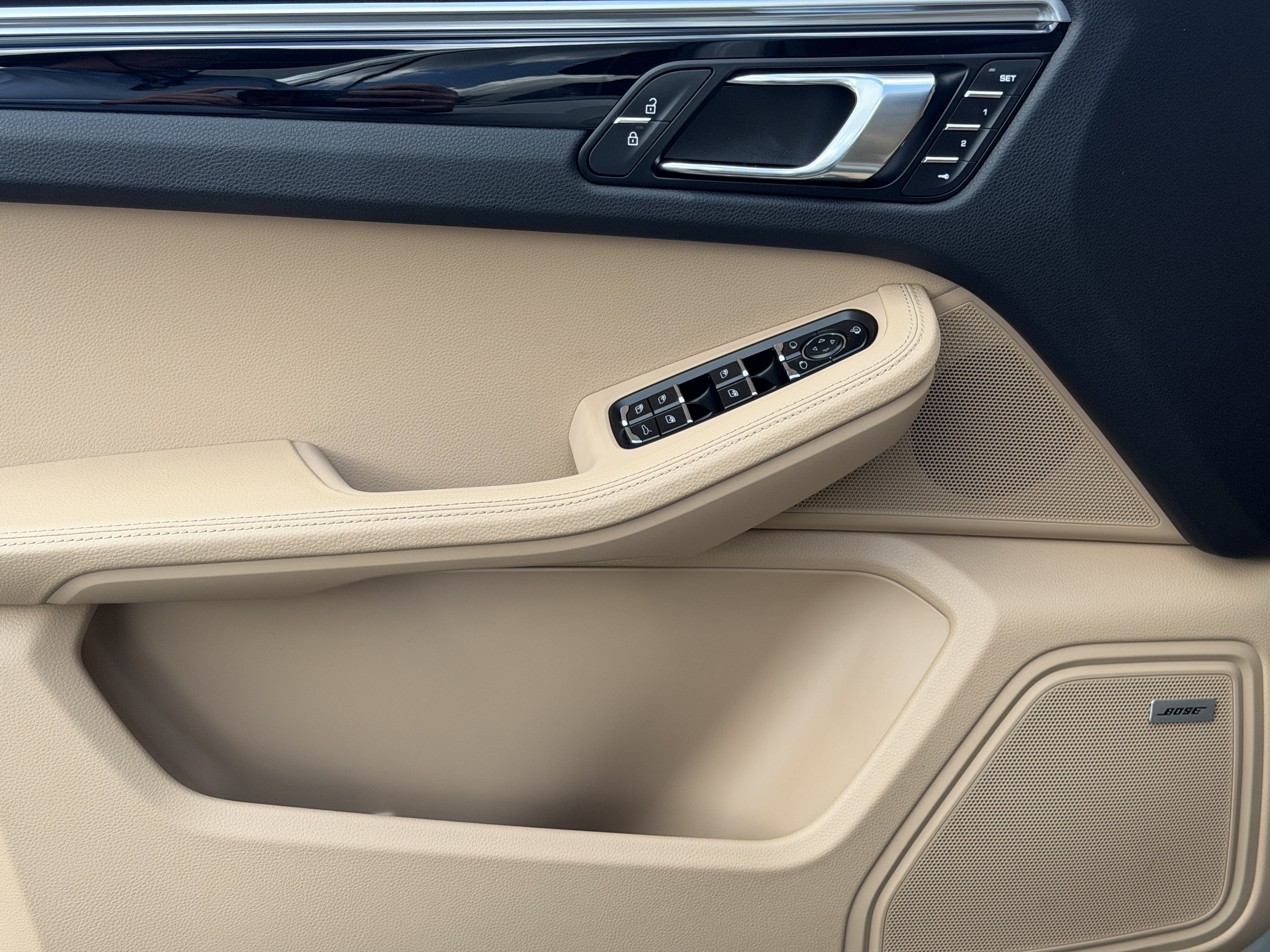Certified 2023 Porsche Macan AWD/4WD image 19