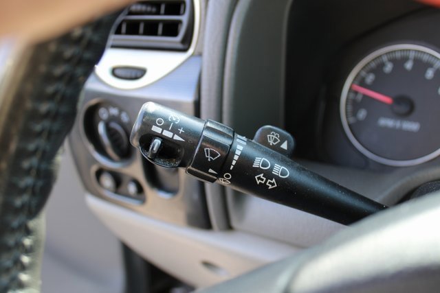 Used 2002 GMC Envoy SLE image 26