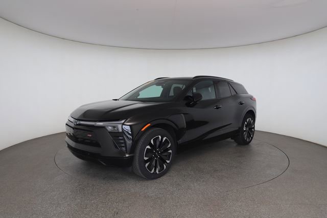 Used 2024 Chevrolet Equinox EV LT w/ LPO, Active Package FWD image 3